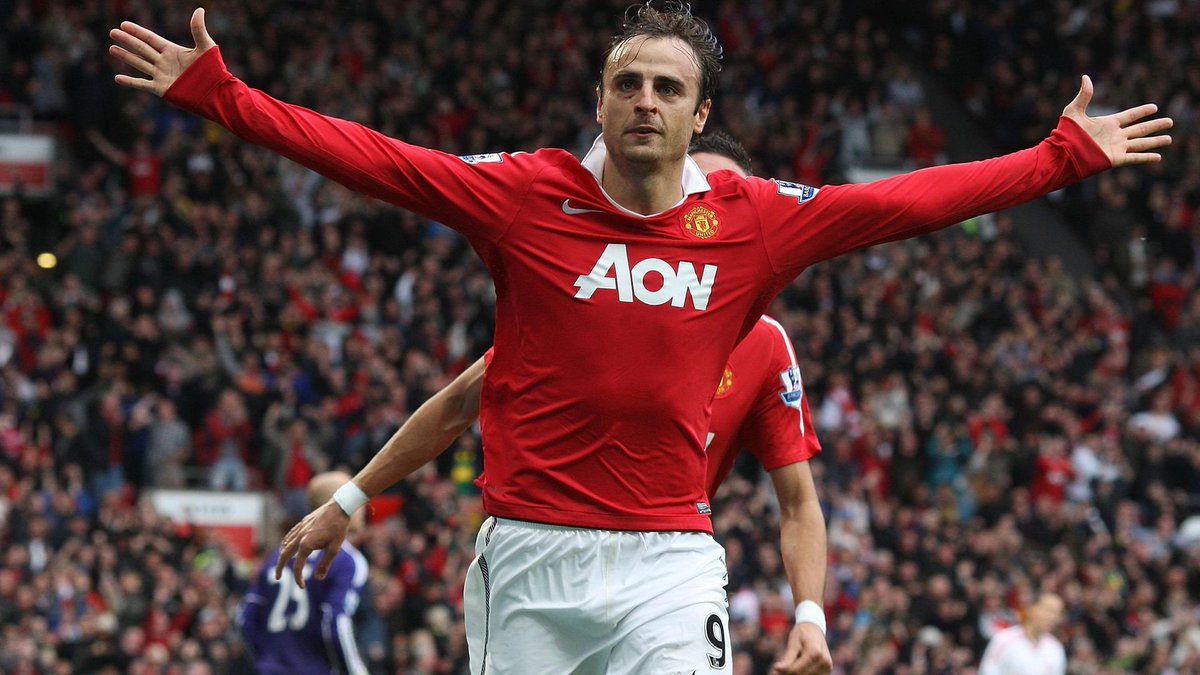 İyi hafta sonları #FormaHikayeleri takipçileri!

#DimitarBerbatov #PremierLeague 

#TottenhamHotspur 2007-08 iç saha ⚪️
#ManchesterUnited 2010-11 iç saha 🔴

🎧En ikonik Manchester United formalarını konuştuğumuz bölümü tekrar dinlemek için: spoti.fi/3I6lCUn