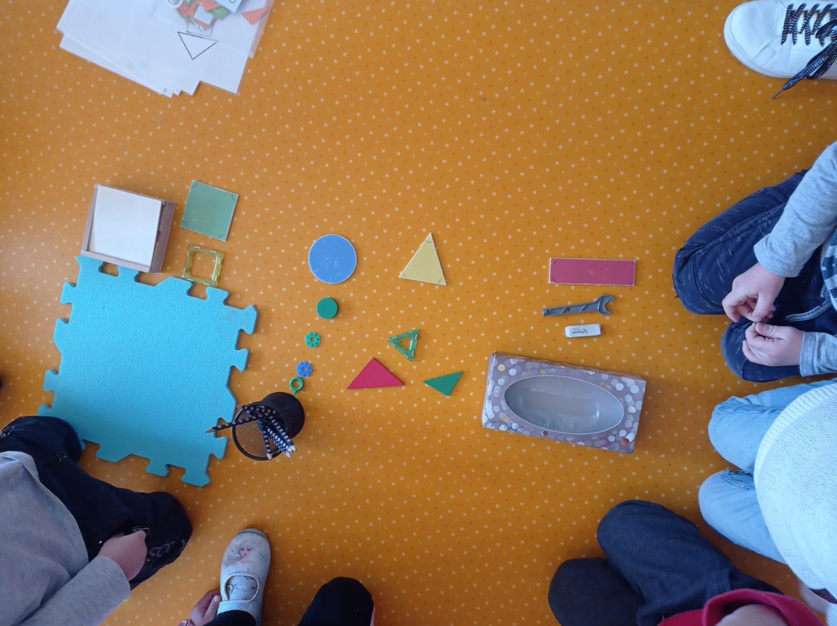 EcoleIllberg's tweet photo. Toute cette semaine, toutes les classes de l'école, de la PS aux 6e, ont participé à la #SemaineDesMaths sur le thème des "Maths en forme(s). De la manipulation, de la symétrie, du classement de formes, des tracés, des problèmes à résoudre. #mathsarefun https://t.co/c2VdDFuN3D