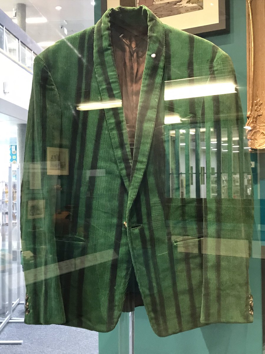 paperdoll73's tweet photo. Teenage Bowie’s little green jacket is currently on display at Bromley Library. He added the stripes at a later date. #BowieForever #bowiestyle #britishmusic https://t.co/c0KrBGjojb