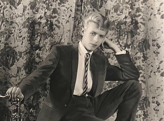paperdoll73's tweet photo. Teenage Bowie’s little green jacket is currently on display at Bromley Library. He added the stripes at a later date. #BowieForever #bowiestyle #britishmusic https://t.co/c0KrBGjojb