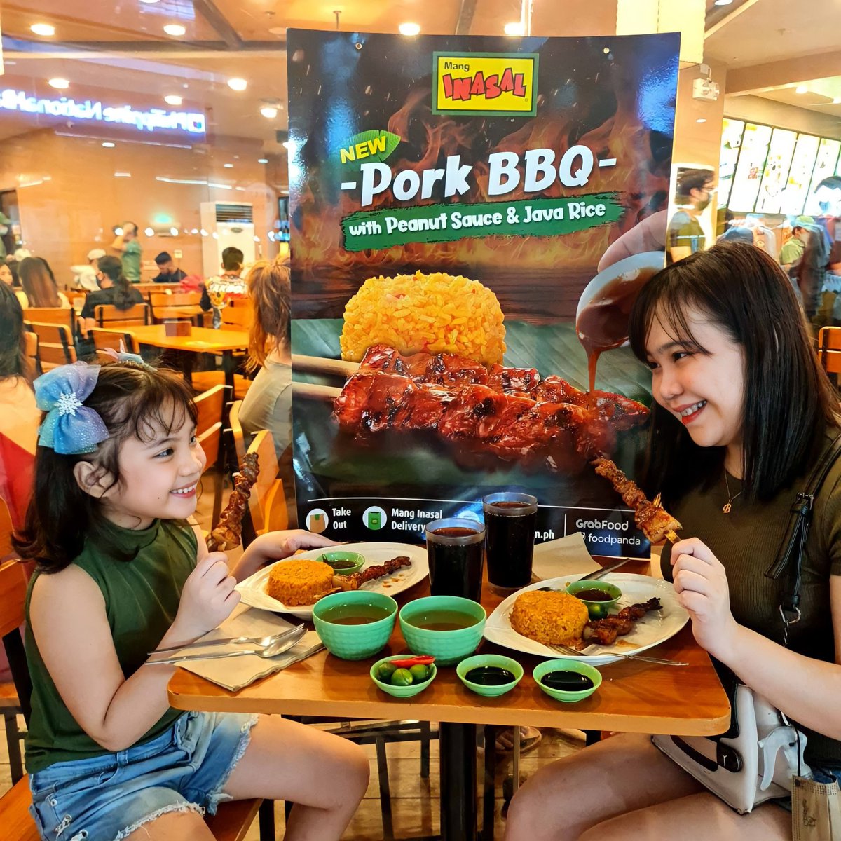 MommaBrenx's tweet photo. We love and enjoy our BBQ FAMoments with @iammanginasal 💚

#ILoveMangInasal https://t.co/lBJM9G8fjF
