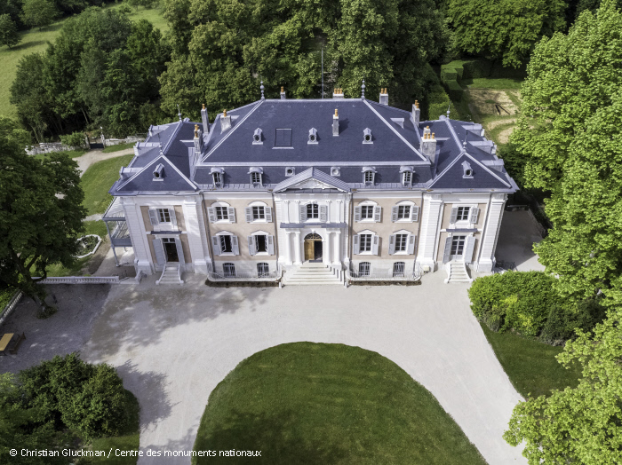 LesMonumentsNat's tweet photo. Passez la soirée chez Voltaire 🥳
Le 2 avril, l'association Voltaire's Attic vous convie au château de #Ferney pour vivre une nuit délicieuse !
Après un cocktail à l'orangerie, délectez-vous d'un dîner copieux puis démontrez vos talents de danseur ! 💃
https://t.co/XMdn8ZnsE2 https://t.co/LMUVgxiQ1b