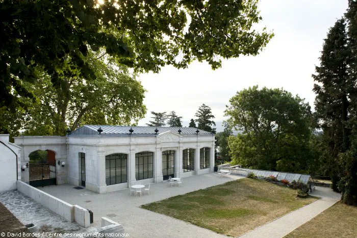 LesMonumentsNat's tweet photo. Passez la soirée chez Voltaire 🥳
Le 2 avril, l'association Voltaire's Attic vous convie au château de #Ferney pour vivre une nuit délicieuse !
Après un cocktail à l'orangerie, délectez-vous d'un dîner copieux puis démontrez vos talents de danseur ! 💃
https://t.co/XMdn8ZnsE2 https://t.co/LMUVgxiQ1b