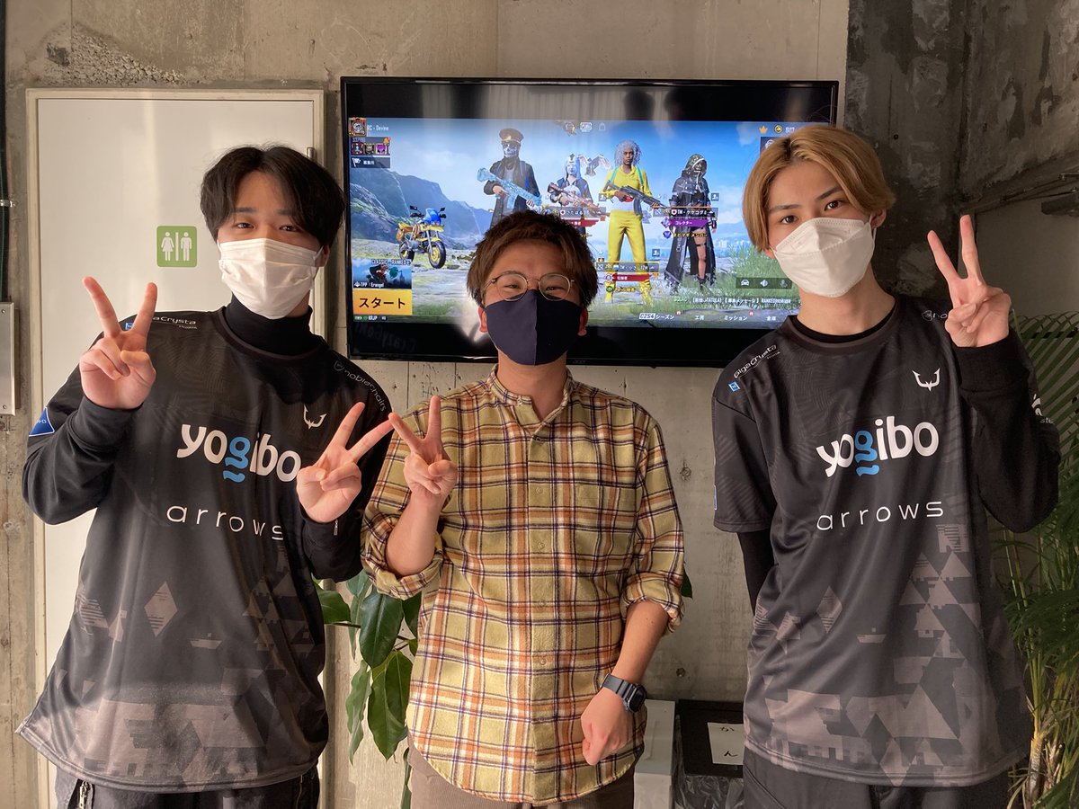 FC_KeeeeC's tweet photo. 今日は赤羽岩淵のeスポーツジムに行ってきました！
REJECTさんとコミュニティイベントで一緒にプレイ👍
めちゃ緊張したけど行けて良かった❤️‍🔥
ありがとうございました💯
#eスポーツジム
#REJECT
#Devine
#Crazygori
#一戦だけどドン勝つとれた
#チーデス気持ち良し
#Devineさんの助手席安心
#人権ある https://t.co/1URlWwUGLh