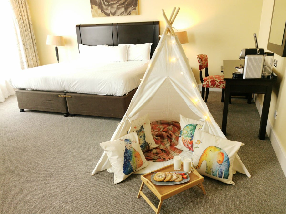 No1CorkHotel's tweet photo. Hands up if you'd rather spend a lazy morning cosied up with cookies and milk in our teepees than doing your adult chores right now. 🖐️🖐️🖐️
#FindYourInnerChild #LazyMornings #PackYourBags https://t.co/QV8vSHdfQ6