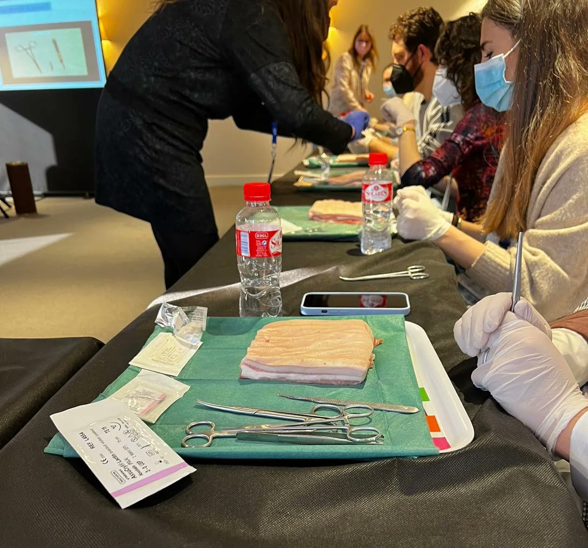 SEMERGENap's tweet photo. 📌Continuamos con la rotación de talleres en #ResiTutor22 en Santander: 9ª Jornada de Residentes y Tutores @SEMERGENap https://t.co/b6pNhQLR2z