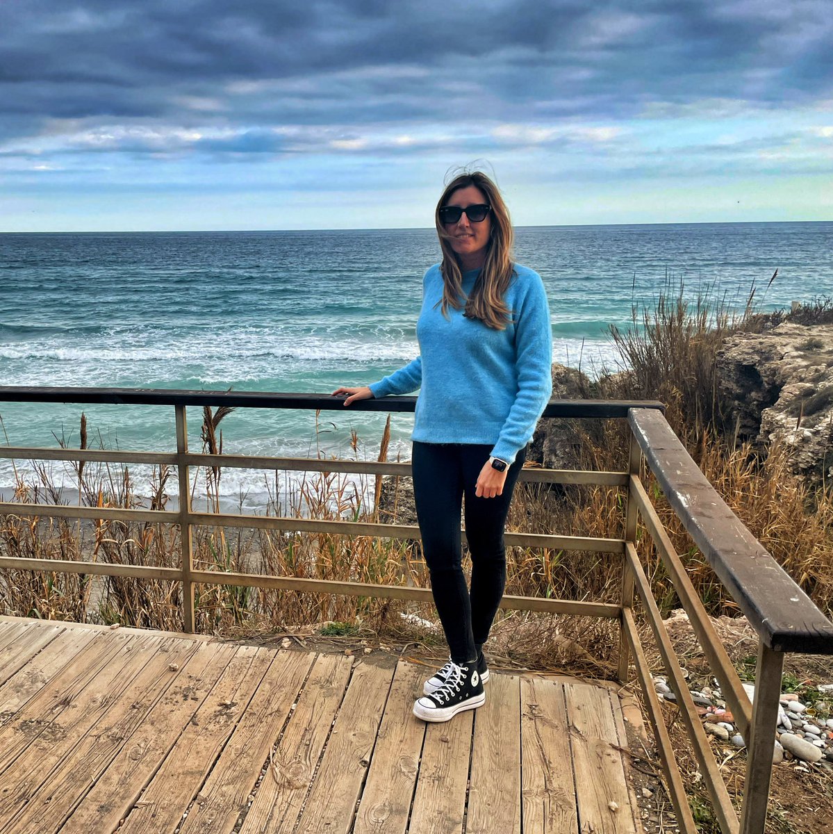 Rocio_digo's tweet photo. Y cuando pienso que todo está perdido
Miro por la escotilla al infinito
El universo hablándome al oído
Tú disfruta del camino
Cojo los mandos y cambio de rumbo y salgo de la órbita oscura y espanto 
Los malos augurios y el vaso 
Ya está medio lleno
Y vuelo alto al hiper espacio🚀 https://t.co/786DCdUdAV