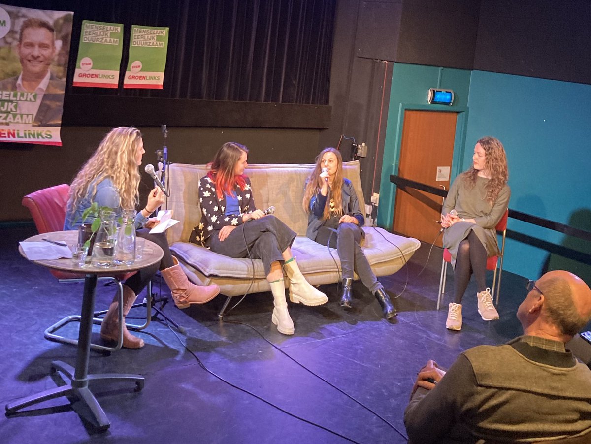 MBovendeaard's tweet image. Bij @groenlinks zijn vrouwen de experts op digitalisering 😌. Mooi gesprek gisteren over het belang van goed digitaal beleid in de stad &amp;amp; in Europa! 🦾Kijk hier terug: youtu.be/mDJ03a1Sw5Y #gemeenteraadsverkiezingen2022 #digitaal #slimmestad