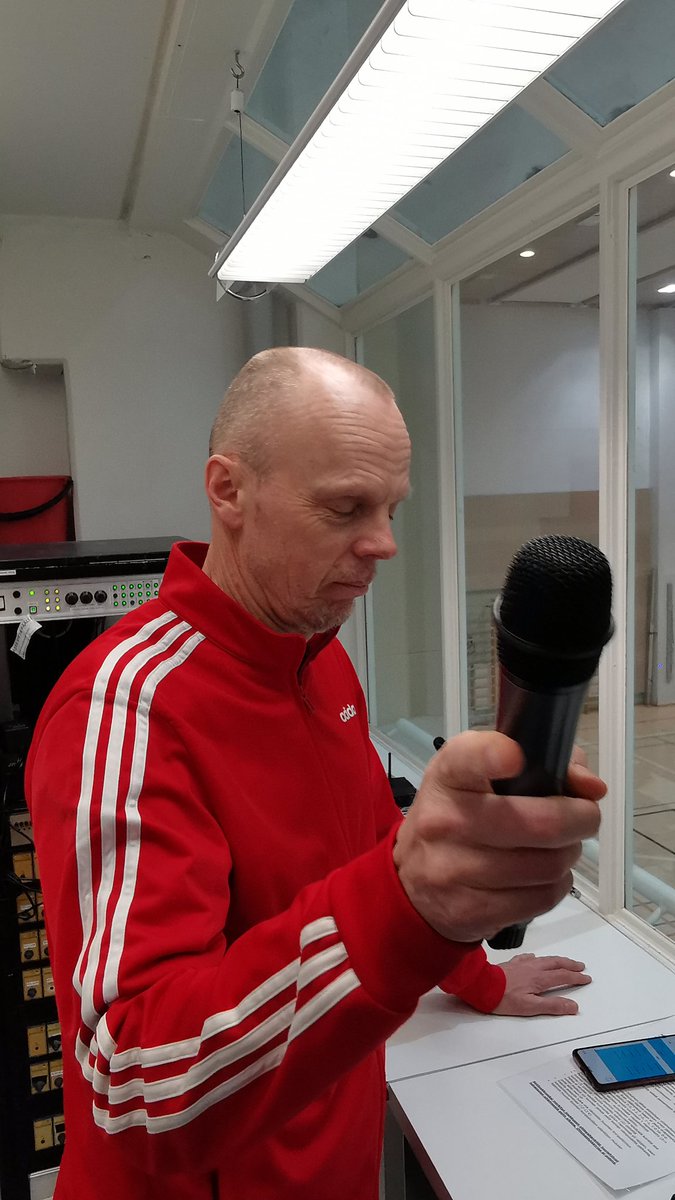 jussiluoto's tweet photo. SSO-liiga. Selostamo kiittää.
MC Tomi Paju veti ihan Mäkysenä koko päivän.
#vilpas #vilpaskorisjunnut https://t.co/3XKqdjV3oV