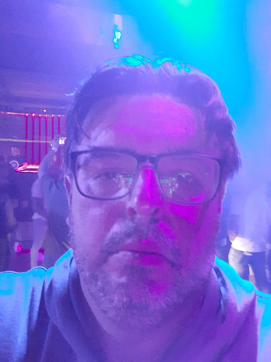 pdmt1972's tweet photo. @Emyhot69 Hi Emily I'm david from valencia  I speak 6 languages degree electronics  34 608934139 type to me if u wanna to be my friend https://t.co/1Xzt2ibndK