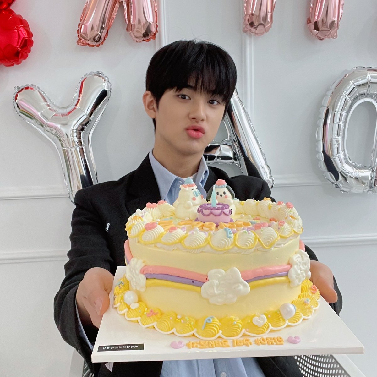 minkyu_0312's tweet photo. [💌PHOTO]
HAPPY MINKYU DAY🥳🐾

마음을 가득 담은
민규의 편지 선물✉️

22살 어른 강아지의
생일 파티에 와 주신 무민단 여러분 감사합니다❤️

#김민규 #민규 #KIMMINKYU
#HAPPYMINKYUDAY
#패션왕_김민규_생일축하해🥳🐾 https://t.co/qjAq2q1GIf