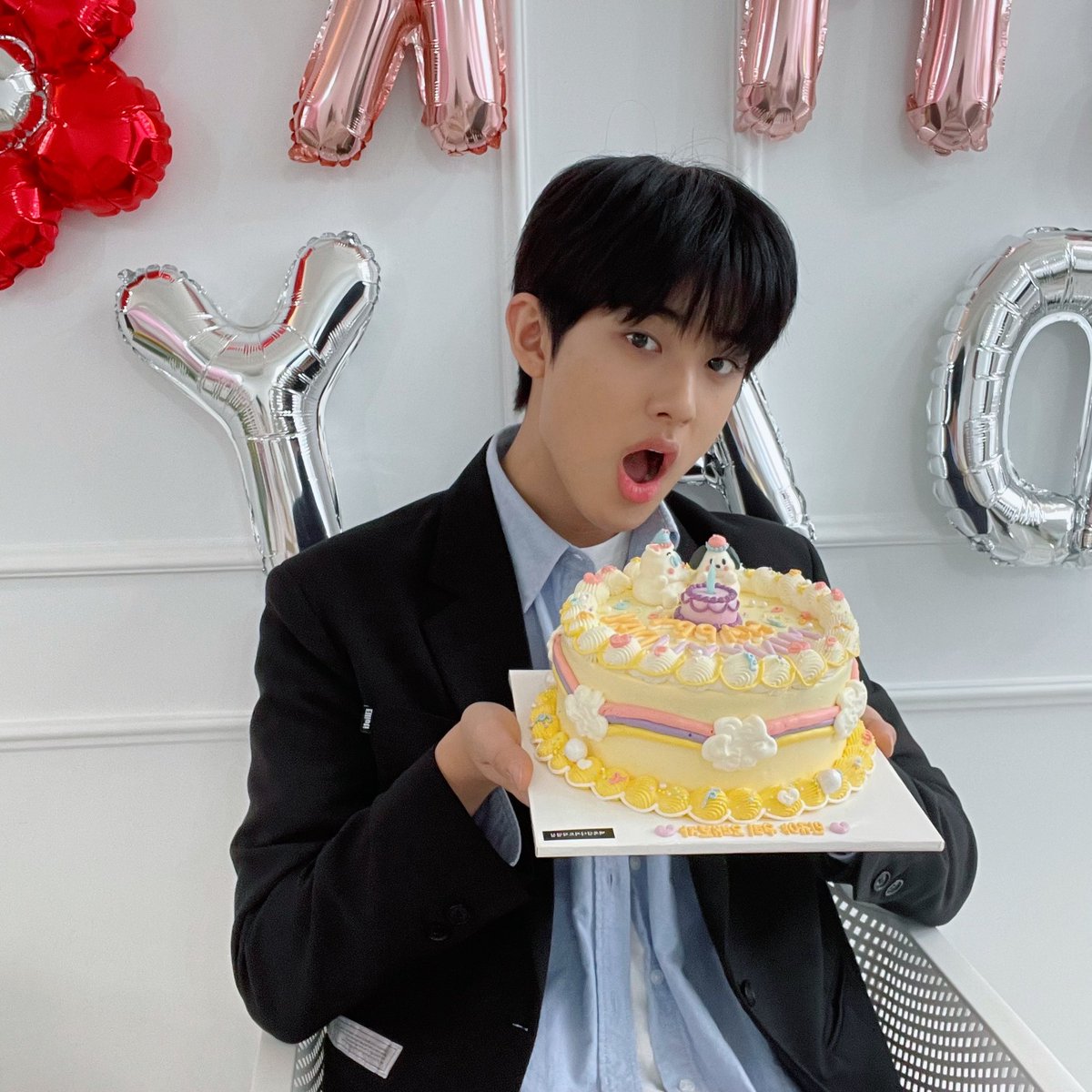 minkyu_0312's tweet photo. [💌PHOTO]
HAPPY MINKYU DAY🥳🐾

마음을 가득 담은
민규의 편지 선물✉️

22살 어른 강아지의
생일 파티에 와 주신 무민단 여러분 감사합니다❤️

#김민규 #민규 #KIMMINKYU
#HAPPYMINKYUDAY
#패션왕_김민규_생일축하해🥳🐾 https://t.co/qjAq2q1GIf