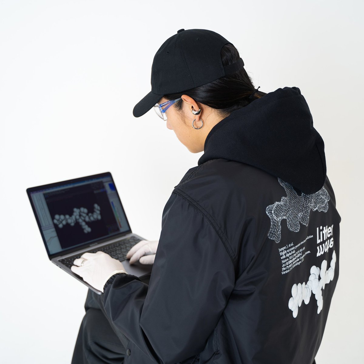 yuto_urabe's tweet photo. Littermateのタンパク質はこんな形になるみたいです…‼︎

AlphaFold2でブランド名のLittermateを1文字表記のアミノ酸配列と捉えて、立体構造を予測してみました💪

デザイン的にも結構可愛いのが予測されたので新作のデザインに取り入れちゃいました‼︎ https://t.co/oiFLogqDSD
