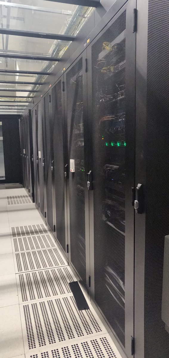 vaudourv's tweet photo. Visite du #DataCenter d’@Interxion_FR, sur le site #PAR7 de la #Courneuve hub en pleine extension pour couvrir les besoins des #franciliens avec une délégation d’élus @GrandParisMGP #Interxion #streaming #CloudSouverain #CloudComputing #optimisationenergetique https://t.co/0wXoohUIWr