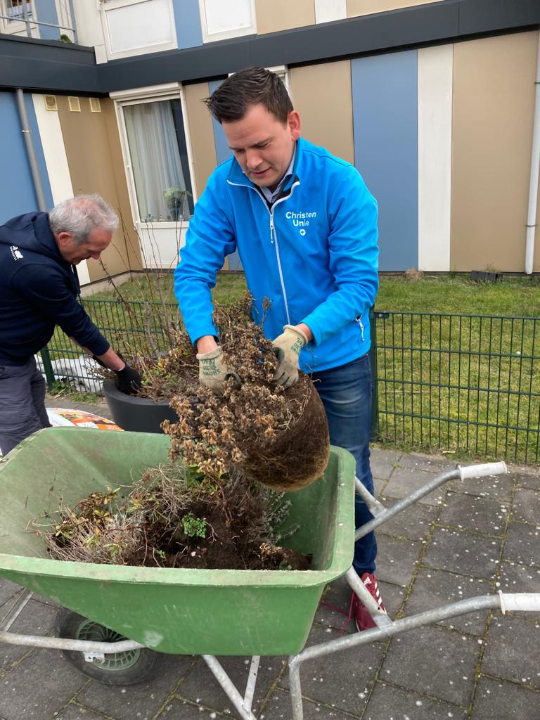 Superleuk om bij @Verzorgdleven Salem in Rijnsburg mee te doen aan #NLDoet. Elk jaar weer een feest! <a href="/ChristenUnieKW/">ChristenUnie Katwijk</a>