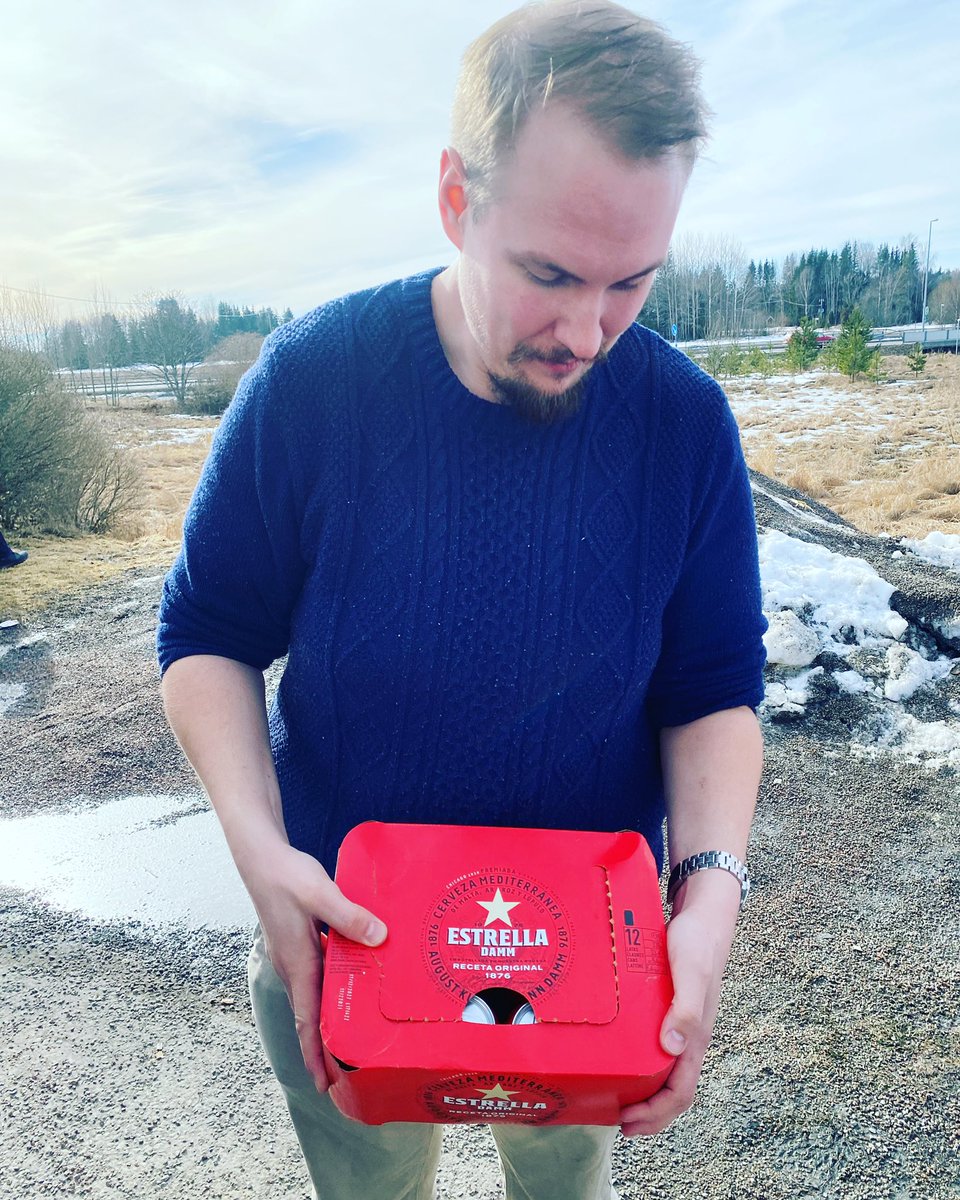 Malarmasarna's tweet photo. Do you have any beer to sell?
- It’s free, it’s free.

@gredzky älskar tyska lastbilschaufförer. Vi instämmer.

#MysMasarOnTour https://t.co/vc3Nie63Vd