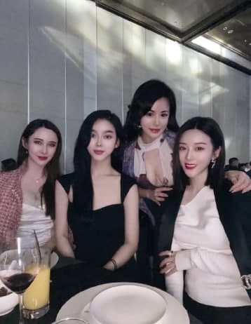 oblo56's tweet photo. I met a lot of old friends at a banquet. #banquet #FriendsWithBenefits https://t.co/uj7YjebrZh