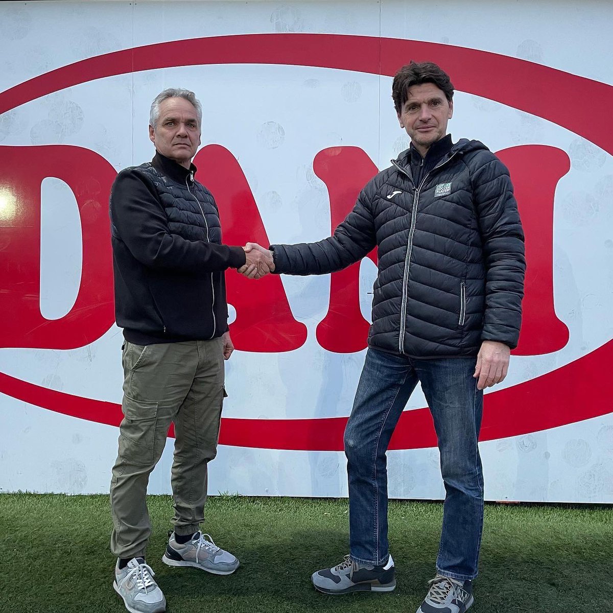 fsp_management's tweet photo. Muy agradecidos al presidente y a toda la junta directiva y al equipo técnico por escoger a @fsp_management como compañero de viaje para seguir inovando y también a nuestros partners @MBPSchool y Oliver.

¡Formamos al jugador, acompañamos a la persona!

#WeAreFSP https://t.co/bTVR6b8TF8