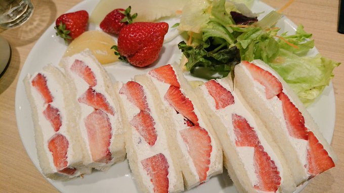 つぐみさんとプロミ前に果実園でお茶した～♥️2年ぶりくらい???親族以外と会って話すの久々すぎてうまく喋れなかった💦(コミュ障逆戻りww)フルーツサンド美味しかった～～～また行きたい💕 