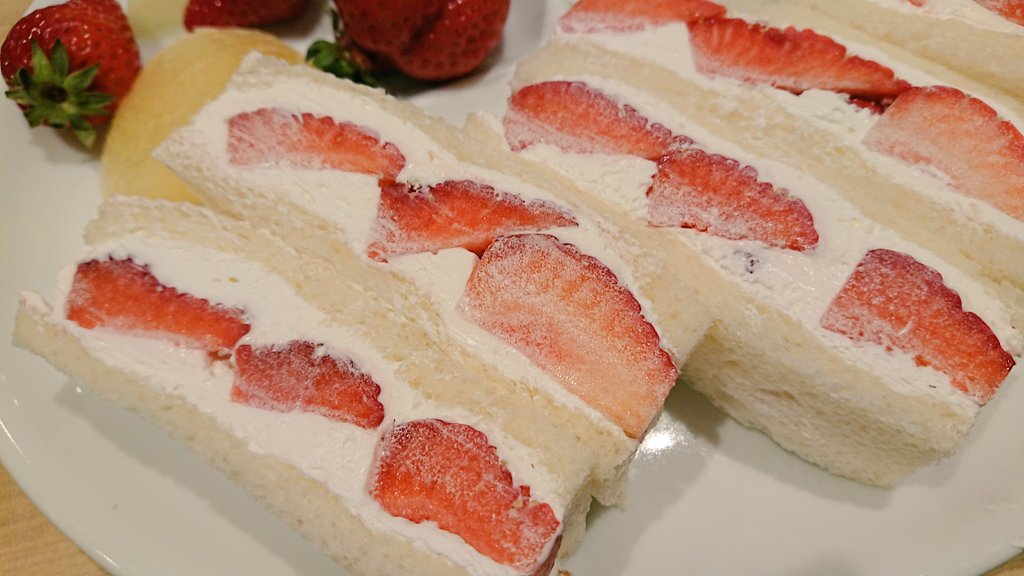 つぐみさんとプロミ前に果実園でお茶した～♥️2年ぶりくらい???親族以外と会って話すの久々すぎてうまく喋れなかった💦(コミュ障逆戻りww)フルーツサンド美味しかった～～～また行きたい💕 