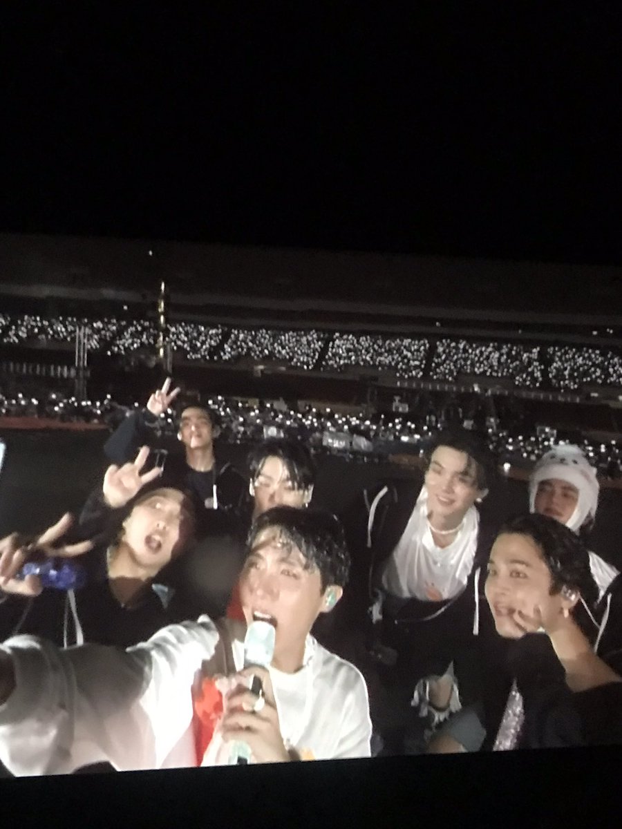 seokilogy's tweet photo. < bts !! > https://t.co/ymTzUUF0Hw