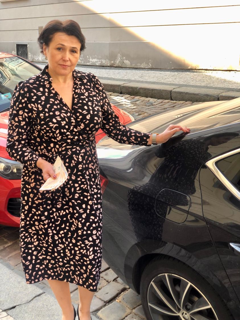 KoaliceSpoluPha's tweet photo. Kdyby se vám zdálo, že je benzín drahý, tak tady poslankyně ANO Jana Berkovcova se bude se svým poslaneckým platem a náhradami na dopravu ve výši 38 tis. měsíčně tvářit nešťastně za vás. https://t.co/Wgpsx4d5gp