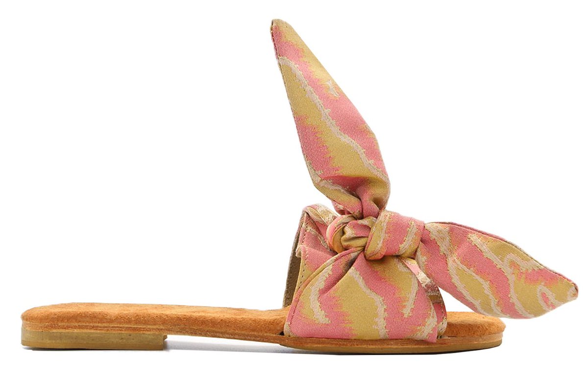 theboxshopsa's tweet photo. The happiest sandals your feet have ever seen! Now on SALE
๐ TAU BOW SANDAL IN PINK / GOLD ZEBRA R590.00
https://t.co/ippoU4bDMl | 066 349 2944.
#theboxshop #creativityliveseverywhere #midrand #Iamlocal #feelingbright #sunny #ethicalfashion #sustainablestyle #summersandals https://t.co/fwmlbEKwJD