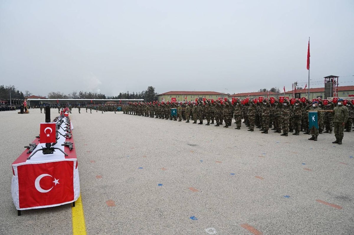 tcsavunma's tweet photo. Kara Kuvvetleri Eğitim ve Doktrin Komutanlığı birlikleri tarafından, 2022/1’inci dönem bedelli erlerin yemin törenleri icra edildi.
#MSB https://t.co/vPng2DyxaC