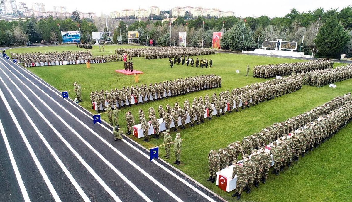 tcsavunma's tweet photo. Kara Kuvvetleri Eğitim ve Doktrin Komutanlığı birlikleri tarafından, 2022/1’inci dönem bedelli erlerin yemin törenleri icra edildi.
#MSB https://t.co/vPng2DyxaC