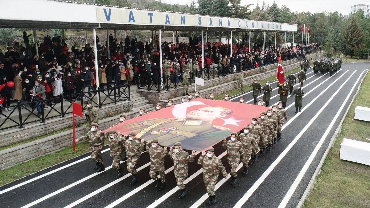 tcsavunma's tweet photo. Kara Kuvvetleri Eğitim ve Doktrin Komutanlığı birlikleri tarafından, 2022/1’inci dönem bedelli erlerin yemin törenleri icra edildi.
#MSB https://t.co/vPng2DyxaC
