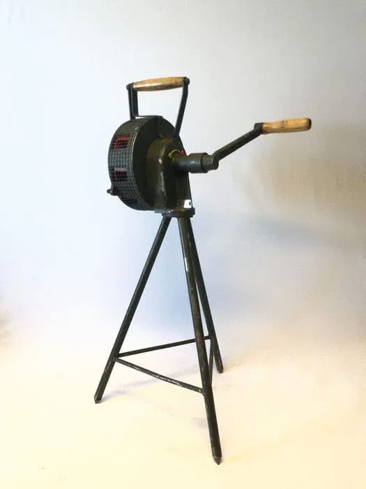 We zijn met spoed op zoek naar dit type #brandweer sirene. Voor lokale alarmering. Wie kan ons helpen!