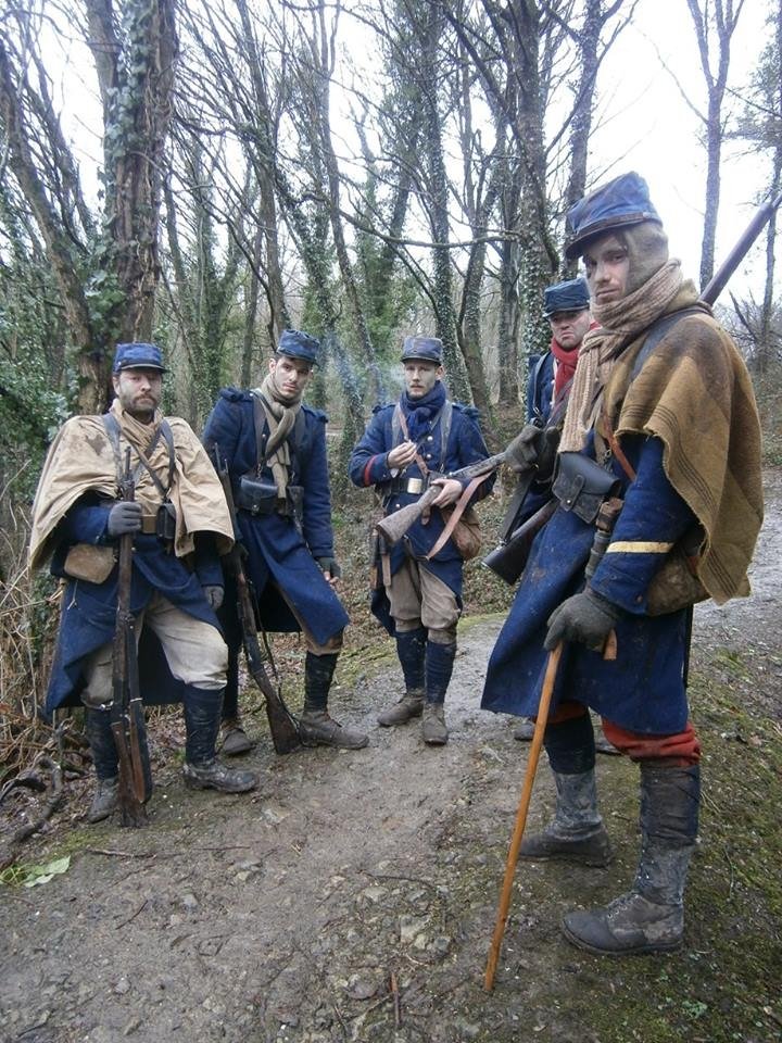 WorldKnownledge's tweet photo. Lazare va tricher sur son âge (il a alors 17 ans) pour s'engager. Il retrouvera un de ses frères sous l'uniforme français. Uniforme qu'il devra quitter en 1915 car l'Italie, pays dont il est originaire, entre en guerre et il doit la rejoindre. Refusant de quitter l'armée https://t.co/zJgOSORG4w