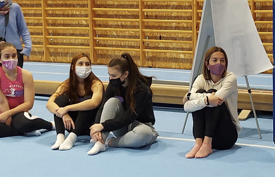 xavifono's tweet photo. Molt bona iniciativa de l’Associació Nihon Tai Jitsu amb la realització del curs de defensa femenina, al Gimnàs de la Piscina Vila, en commemoració del Dia Internacional de la Dona 8M amb gran participació. #Martorell #8M https://t.co/04XFGJKJNl
