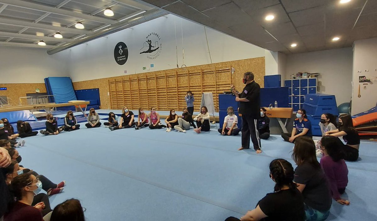 xavifono's tweet photo. Molt bona iniciativa de l’Associació Nihon Tai Jitsu amb la realització del curs de defensa femenina, al Gimnàs de la Piscina Vila, en commemoració del Dia Internacional de la Dona 8M amb gran participació. #Martorell #8M https://t.co/04XFGJKJNl