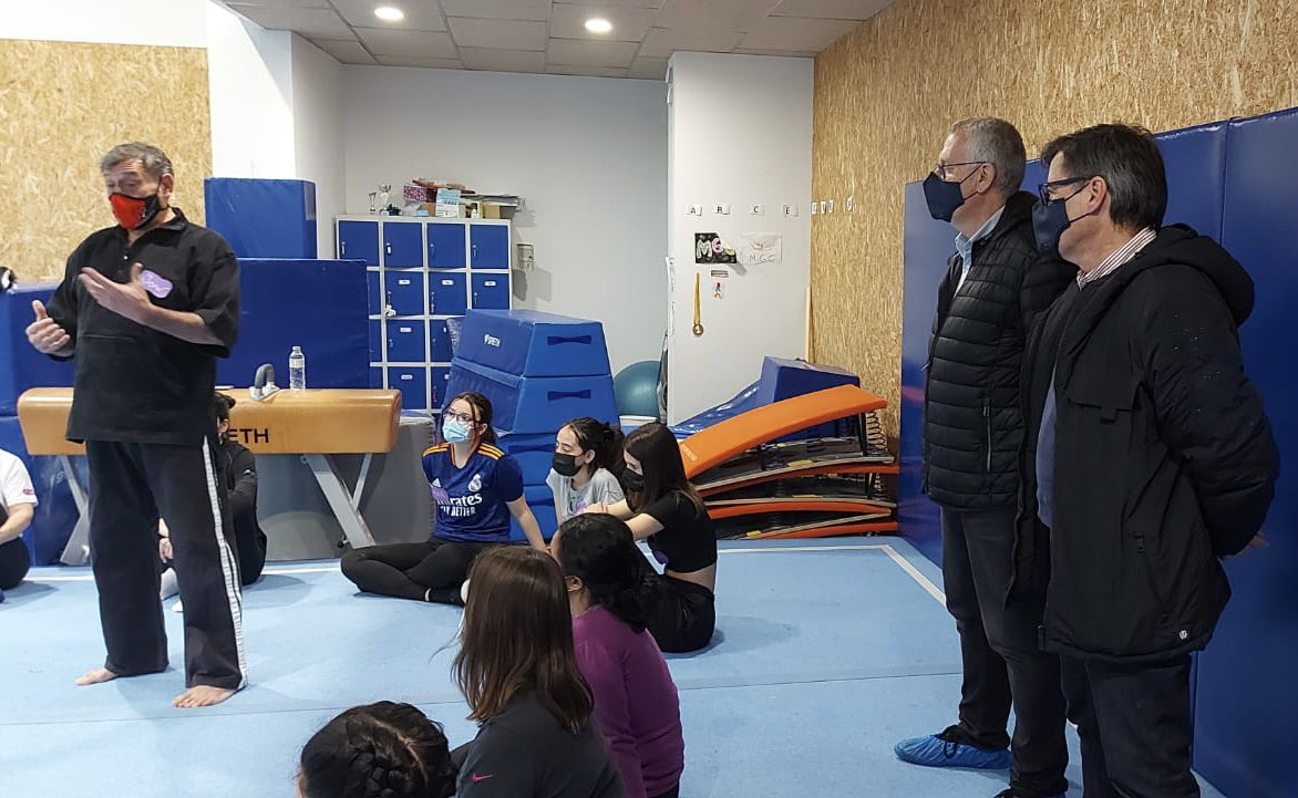 xavifono's tweet photo. Molt bona iniciativa de l’Associació Nihon Tai Jitsu amb la realització del curs de defensa femenina, al Gimnàs de la Piscina Vila, en commemoració del Dia Internacional de la Dona 8M amb gran participació. #Martorell #8M https://t.co/04XFGJKJNl