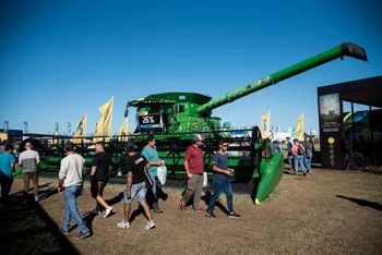 bertellof's tweet photo. Expoagro: en una edición histórica, se hicieron negocios por más de US$1500 millones https://t.co/mjmdlCnX4G vía @LANACION https://t.co/DcENJ3GEdA