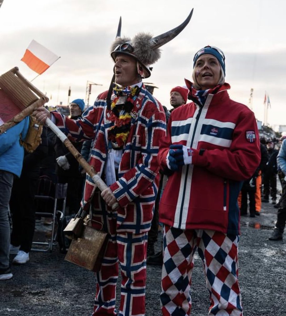 Vikersund's tweet photo. Knallvær i Vikersund ☀️ 

Velkommen til spektakulære hopp og folkefest i verdens største hoppbakke 🇳🇴 

Billetter: https://t.co/2LPfc5l3Z1 

@Norskijump @FISskijumping @Skiforbundet 

#vikersund2022 #vikersund #skiflying #skijumping #skijumpingfamily https://t.co/ix72JQEsm7