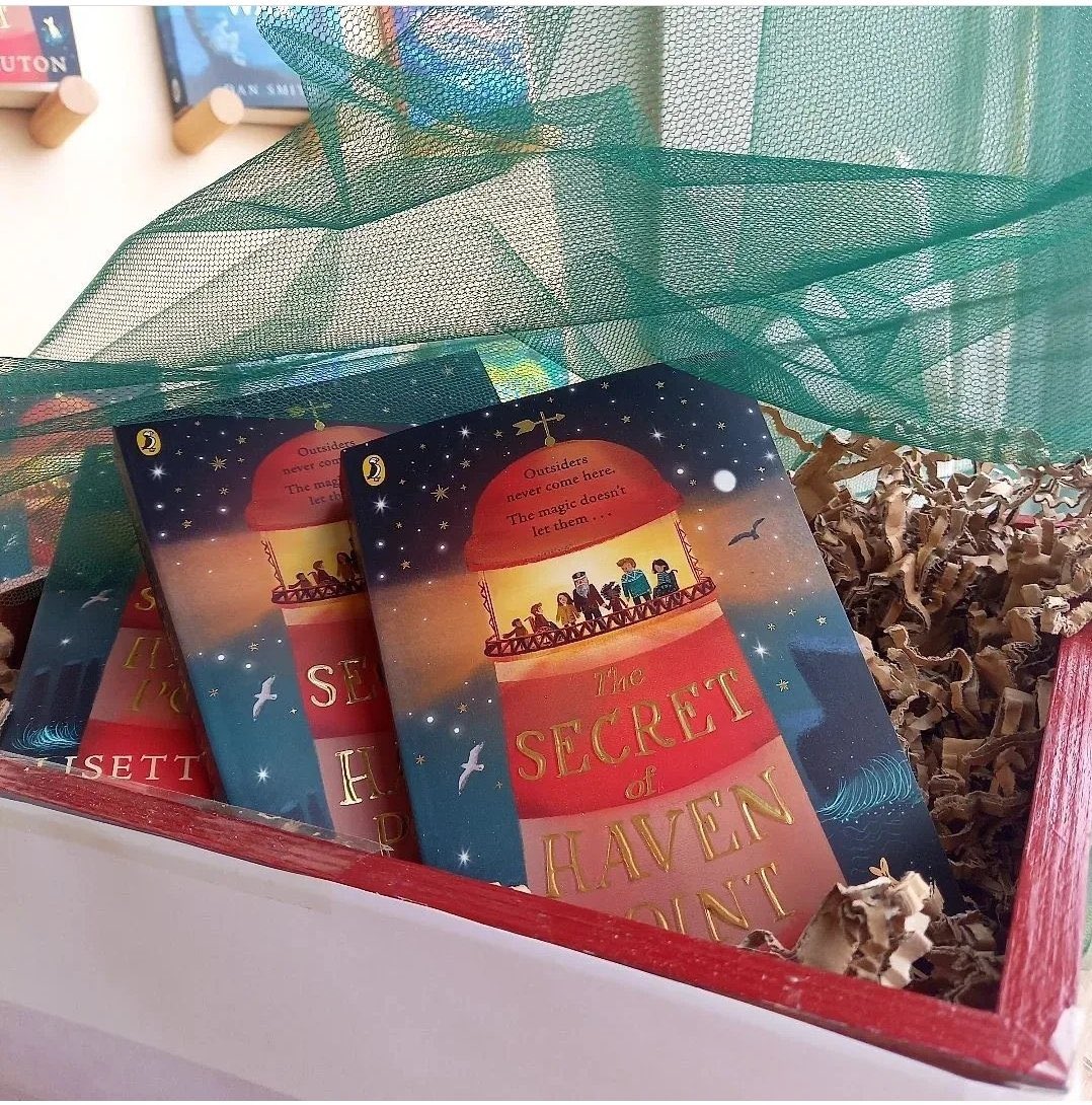 ForumBooks's tweet photo. Beautiful day for a beautiful bookshop or four! Open in Corbridge, Whitley Bay, Alnwick + @biscuit_factory 

Plus @lisette_auton popping in to sign #SecretOfHavenPoint ✨🖊✨ 

… we love books as much as you! come and say hello 👋 
#ReadOn #PauseHERE https://t.co/AWgAA3CZ5Q