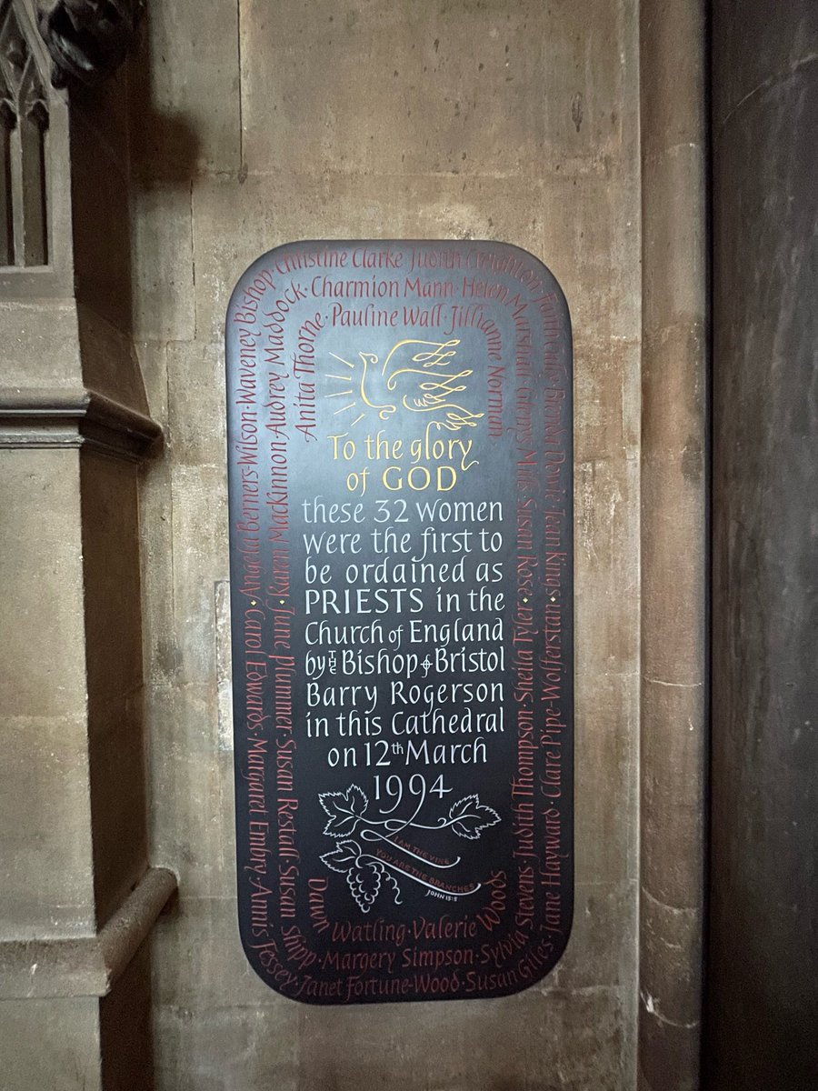 Bristol Cathedral tweet media