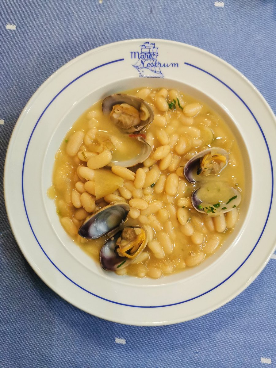 MN_rest's tweet image. Recuperant receptes tradicionals Mongetes amb Cloïsses 😋 cuina de sempre amb arrels a la terra i el mar. Recepte del llibre "El gust d'abans" de Joan Manuel Jimeno

#cuinamediterranea #cuinadepróximitat #cuinasitgetana #sitgesgastronomic #gastronomiasitges
#garrafgastronomic