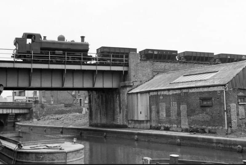 Steam Locomotive Class BR ex GW 5700 9722 at #Brentford Dock 1962. (Leslie Sandler)