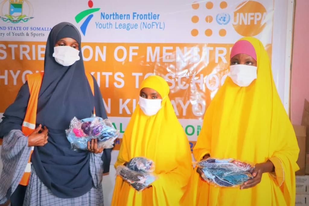 UNFPA_SOMALIA's tweet photo. In partnership with the Minsitry of Youth and Sports Jubaland, we have distributed sanitary pads to school going girls in Kismayo, as part of Menstrual Hygiene Management (MHM) intervention to reduce school absenteeism. https://t.co/hIaoii8Wq5