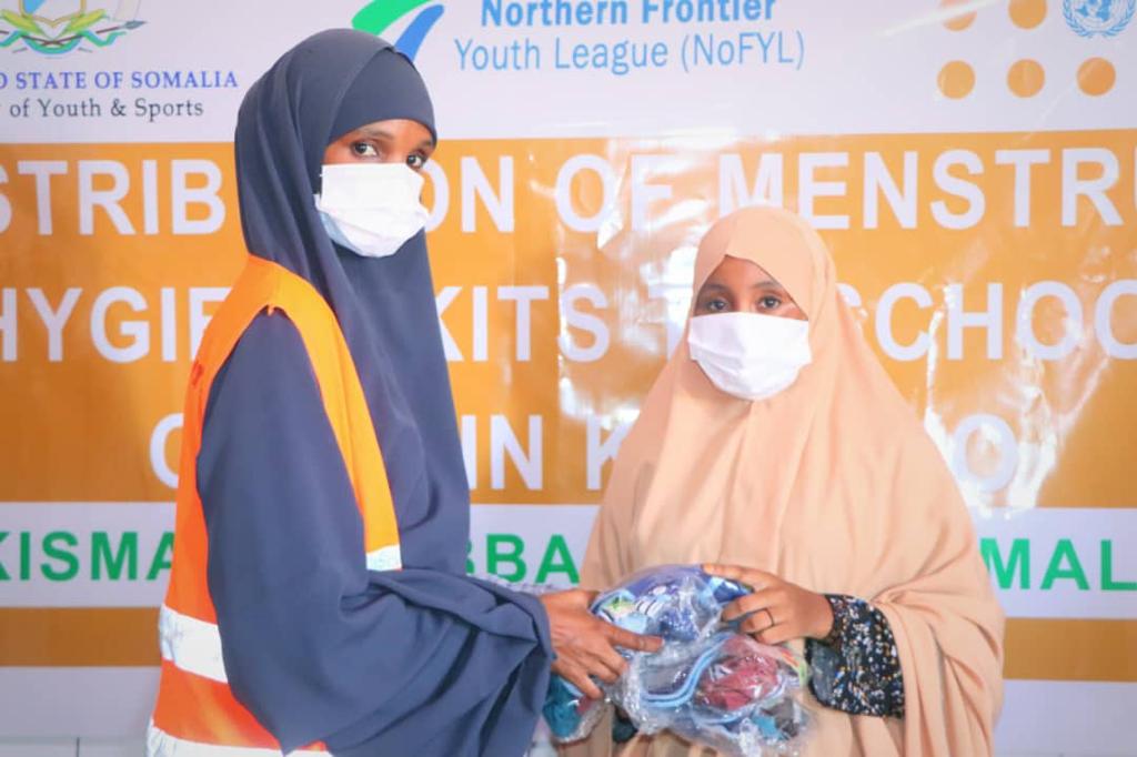 UNFPA_SOMALIA's tweet photo. In partnership with the Minsitry of Youth and Sports Jubaland, we have distributed sanitary pads to school going girls in Kismayo, as part of Menstrual Hygiene Management (MHM) intervention to reduce school absenteeism. https://t.co/hIaoii8Wq5