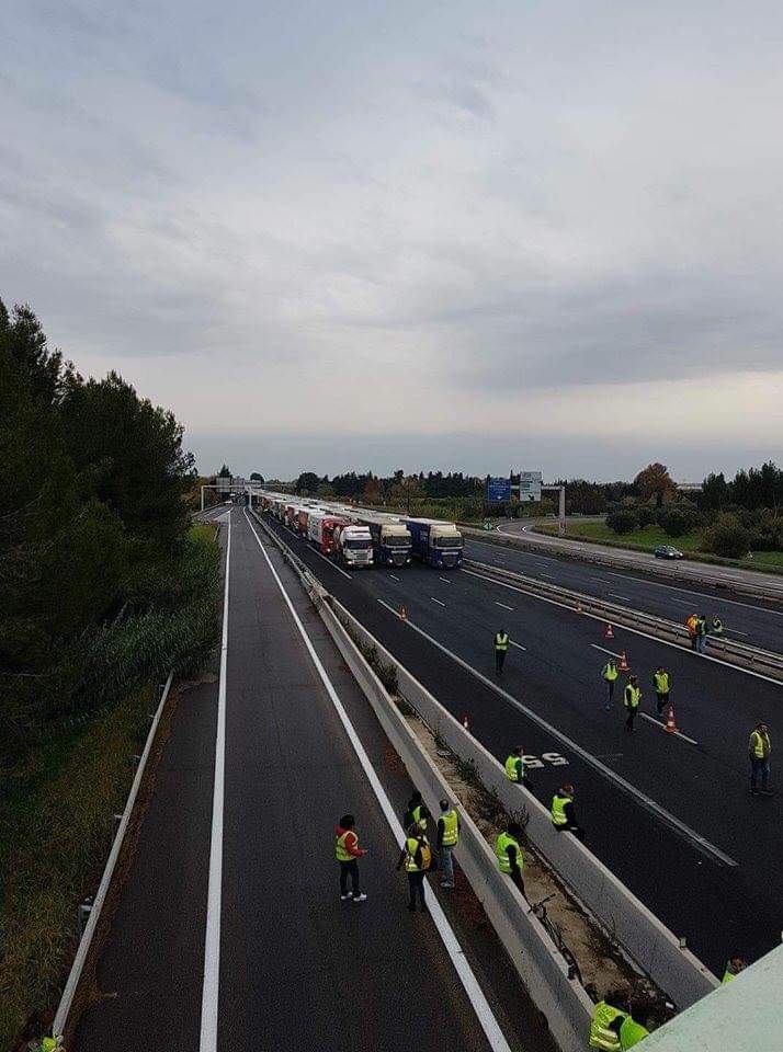French drivers aren’t happy with fuel prices, so here’s what they’re doing about it. 
One way to get it sorted! 👏🏼🇫🇷
