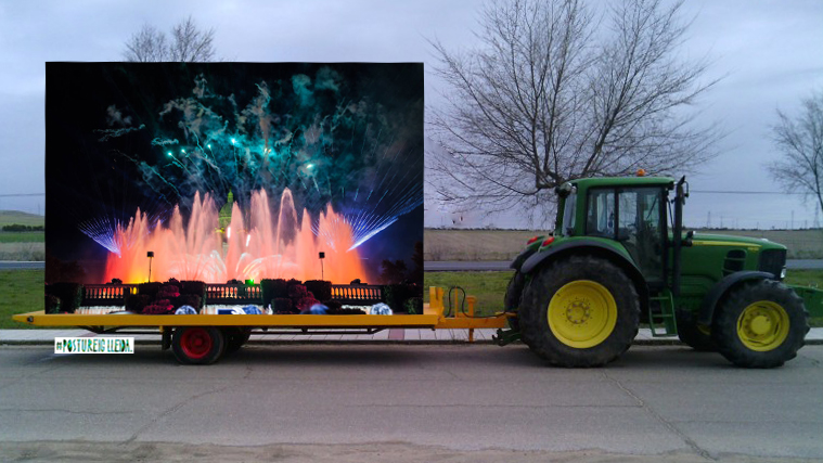 postudelleida's tweet photo. #PostuNews: Uns pagesos roben lo piromusical de la Mercè amb tractor i ja no es podrà fer més per TV3 😭 https://t.co/riWaP5RWLG