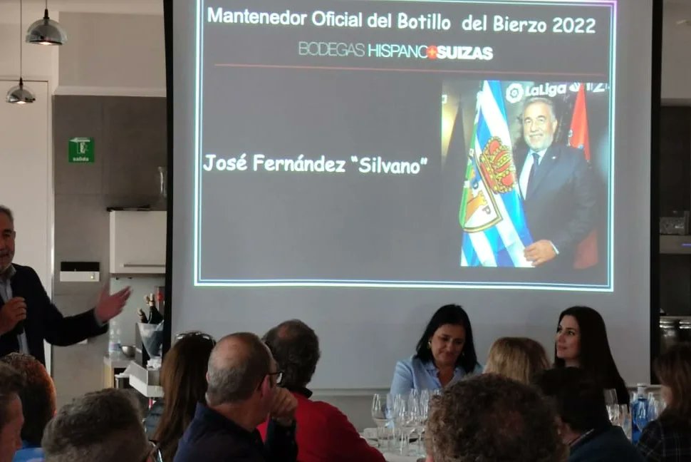 PabloOssorio's tweet image. ¡Nuevamente celebración del #botillo en @HispanoSuizas! 
   Con José Fernández Nieto, presidente @SDP_1922, invitado de honor.
   Gracias a todos los que nos acompañásteis, como Quico Catalán, pdte @LevanteUD.
   Y a Fernando Castañeiras y José Cereijo por venir desde #ElBierzo