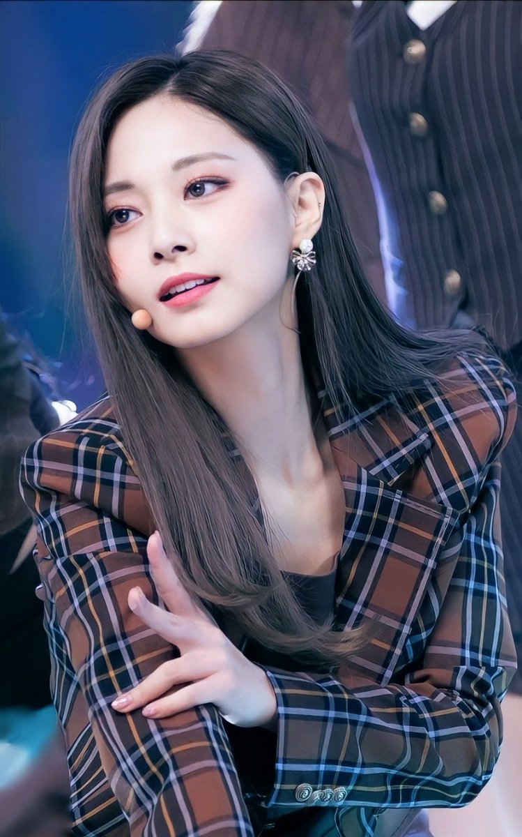 the grip this tzuyu has on me is insane