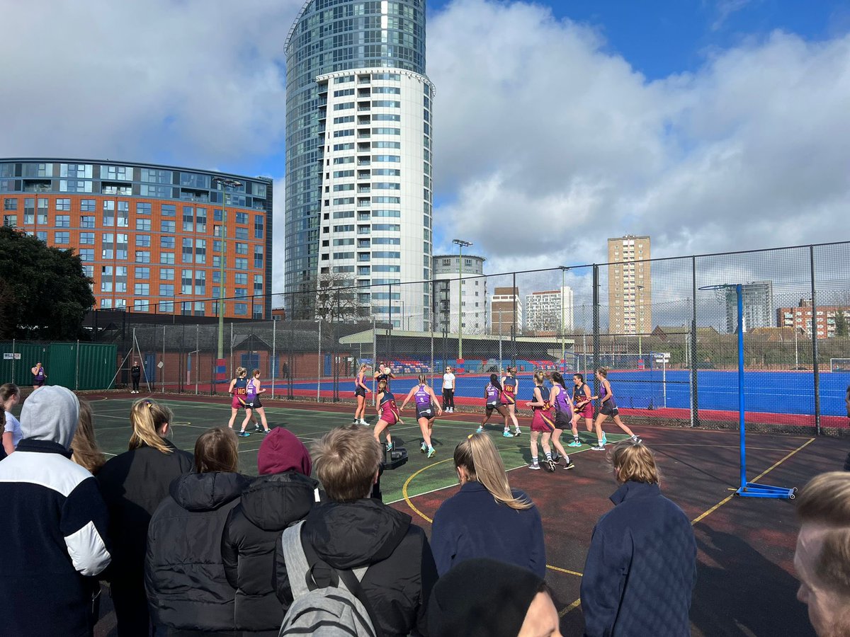 StephenMorganMP's tweet photo. Enjoyed joining @UOPsport #Varsity2022 this morning to cheer on @portsmouthuni talented students competing with @unisouthampton. Come on #Portsmouth! 🏆 https://t.co/XHUeOXIIiy