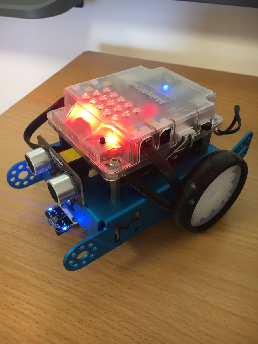 KaelricVordaine's tweet photo. Y otra sesión interesantísima de sábado en el Máster INNOVATE. La asignatura Tecnologías Educativas Emergentes con: Robots, gafas de RA y mucho más... 
con @puigandres76  
@GomGarSol @IPC_profesor @SaraCifuent @fdz_rocio https://t.co/LG3iJV4HIT