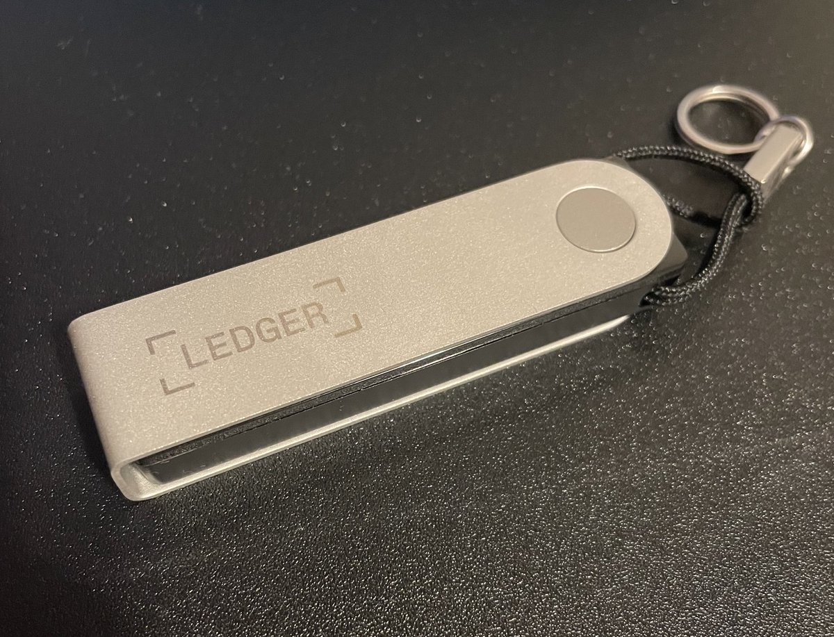 daisuke_nft's tweet photo. Ledger nano x にNFT移しました！
ウォレットからトランスファーする時はドキドキしましたが無事完了！ https://t.co/m4wMyeEZol